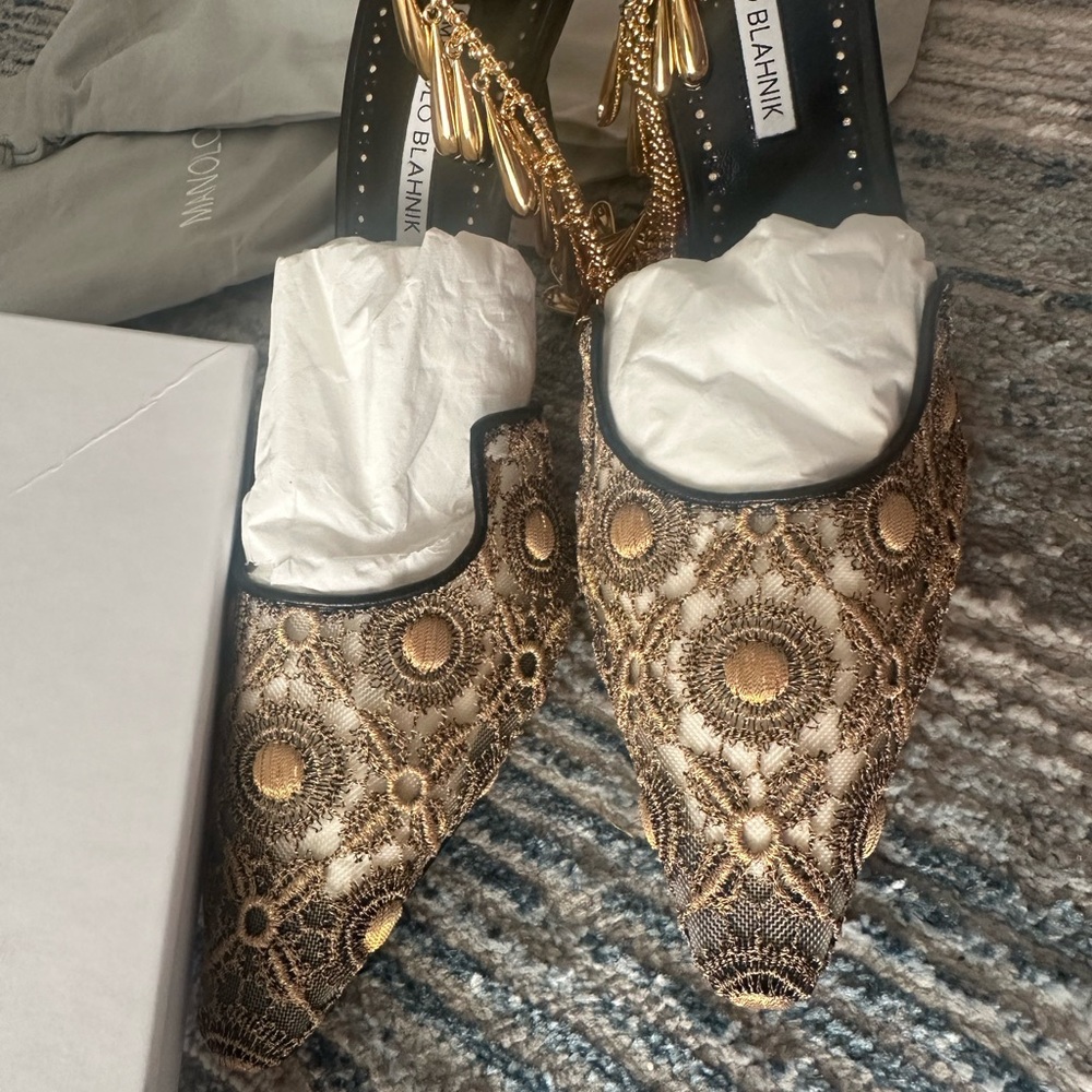 Manolo Blahnik gold and Black Harnicus Shoes size 41 - Picture 7 of 10